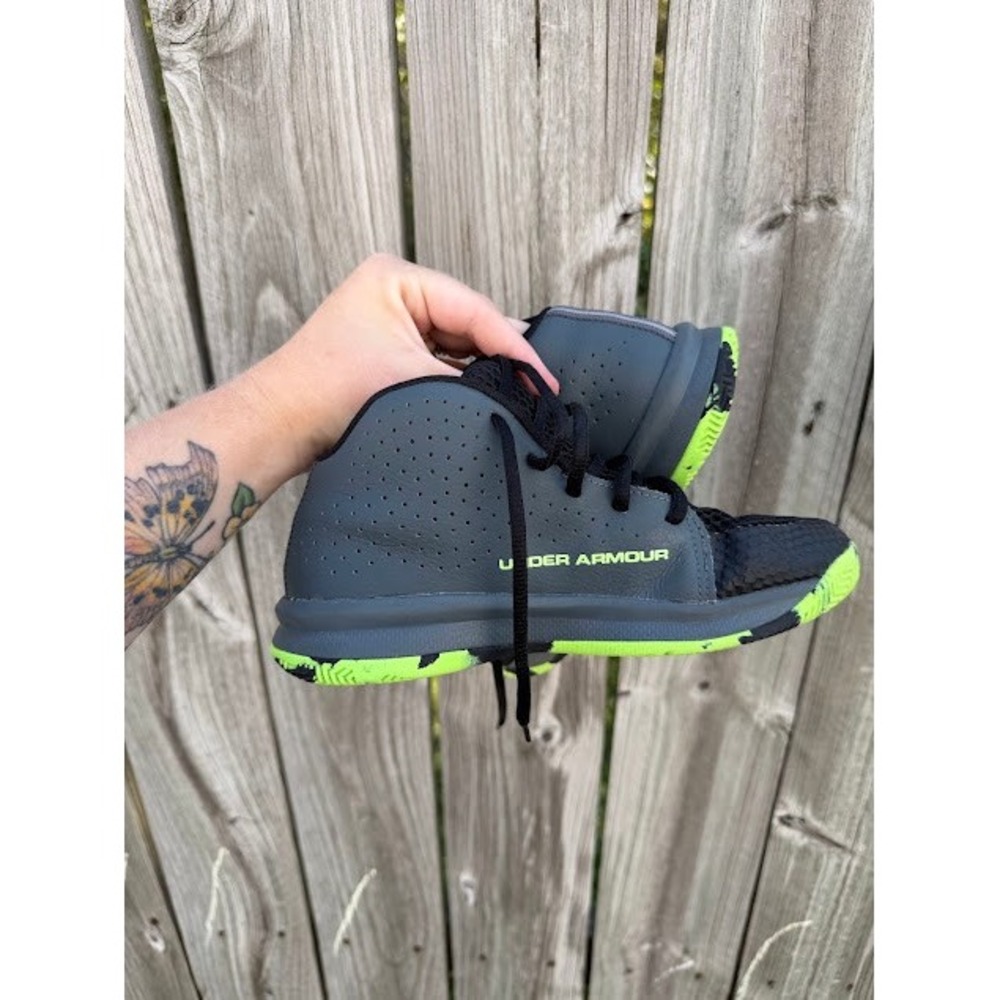 Basketball Athletic Under Armour Sneakers 2Y Grey Lime Green Mid Top 1269279-040